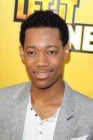 los angeles, jun 5 - tyler james williams llegando al estreno de disney channel s let it shine en dga theater el 5 de junio de 2012 en los angeles, ca foto