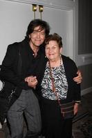 los angeles, 24 de agosto - michael damian, madre en la cena del club de fans joven e inquieto en el hotel universal sheraton el 24 de agosto de 2013 en los angeles, ca foto