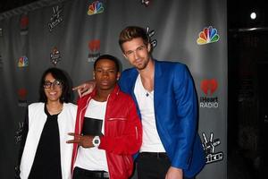 los angeles, 8 de mayo - michelle chamuel, vedo, josiah hawley llega al evento voice season 4 top 12 en house of blues el 8 de mayo de 2013 en west hollywood, ca foto