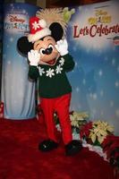 los angeles, 11 de diciembre - mickey mouse en la recepción de la alfombra roja de disney on ice en el centro de grapas el 11 de diciembre de 2014 en los angeles, ca foto
