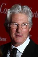 los angeles, 5 de enero - richard gere llega a la gala del festival internacional de cine de palm springs 2013 en el centro de convenciones de palm springs el 5 de enero de 2013 en palm springs, ca foto