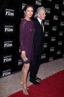 catherine zeta-jones, michael douglas llegando al premio kirk douglas sbiff s 2011 a la excelencia en el cine en el biltmore four seasons hotel el 13 de octubre de 2011 en santa barbara, ca foto