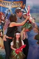 los angeles, 22 de marzo - samantha harris en el estreno de la película de hadas piratas en walt disney studios lot el 22 de marzo de 2014 en burbank, ca foto