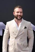 los angeles, 28 de junio - jai courtney en el estreno de terminator genisys los angeles en el dolby theater el 28 de junio de 2015 en los angeles, ca foto