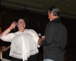 los angeles, 26 de agosto - eric braeden, chica de la audiencia que ganó la asistencia a la cena de fans jóvenes e inquietos 2011 en el hotel universal sheraton el 26 de agosto de 2011 en los angeles, ca foto