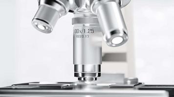 geautomatiseerde microscoop in close-up shot van wetenschappelijk laboratorium. wetenschappelijk onderzoek loopt. animatie kan worden gebruikt in het onderwijs, de wetenschap of de geneeskunde. 3D render. video
