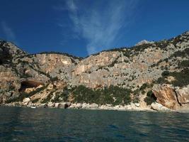 orosei golfo cala gonone rocas mar acantilados cerdeña italia foto