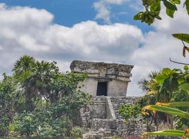 antiguo tulum ruinas sitio maya templo pirámides dios descendiente méxico. foto