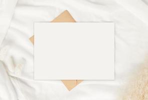 tarjeta de felicitación en blanco con sobres para saludo, tarjetas de boda, tarjeta de cumpleaños, maqueta para el diseño