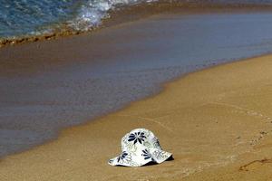 un sombrero es un tocado que protege del calor del sol. foto