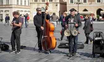 Praga, República Checa, 2014. Música en vivo en la plaza del casco antiguo de Praga. foto
