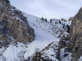 Dolomitas de la montaña fanes en invierno panorama foto