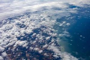 vista de la costa norte de francia desde el avión foto