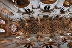 oxford, inglaterra - 15 de julio de 2017 - turistas en la iglesia de cristo de la ciudad universitaria foto