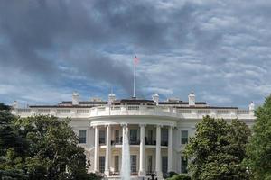 edificio de la casa blanca en washington dc en un día nublado foto