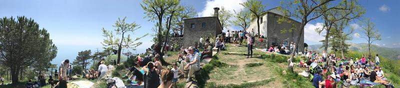 pieve ligure, italia - 25 de abril de 2018 - festival pansoti pasta rellena en forma de triángulo italiano foto