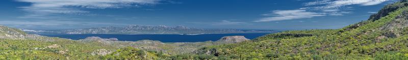 vista del paisaje del desierto y las montañas de baja california foto