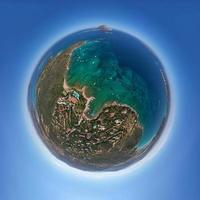 isla de tavolara cerdeña vista aérea cristal turquesa agua esfera vista foto