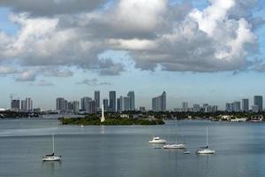 panorama de la vista del centro de miami al atardecer foto