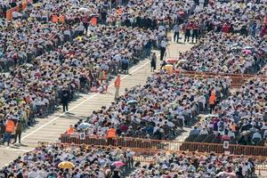 genova, italia - 27 de mayo de 2017 - papa francisco visitando genova para la misa en kennedy place foto