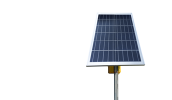 Mini-Solarzellenpanel zum Speichern und Verwenden der Energie aus dem Sonnenlicht mit Straßenlaternen und Glühbirnen bei Nacht, weicher und selektiver Fokus. png