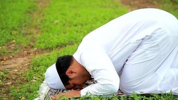 Young asian muslim man praying to Allah of god.Ramadan festival concept. video