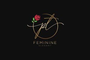 monograma de belleza del logotipo femenino inicial pt y diseño de logotipo elegante, logotipo de escritura a mano de la firma inicial, boda, moda, floral y botánica con plantilla creativa. vector