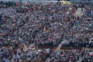 genova, italia - 27 de mayo de 2017 - papa francisco visitando genova para la misa en kennedy place foto