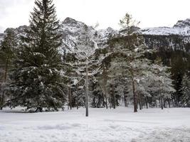 Dolomitas de la montaña fanes en invierno panorama foto