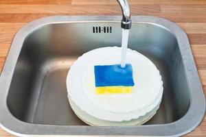 washing-up by dish sponge photo