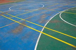 campo deportivo con rayas utilizado para baloncesto y voleibol foto