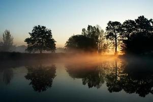 mañana amanecer y río foto