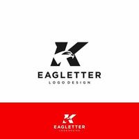 logotipo de la cabeza de águila de la letra k color vectorial negro y arte de fondo rojo vector