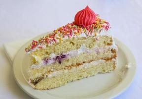 pastel fresco sobre fondo blanco foto