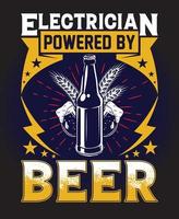 electricista alimentado por cerveza. Ilustración de vector de diseño de camiseta de electricista y cerveza