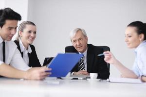 grupo de personas de negocios en reunión foto