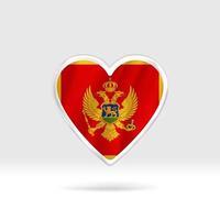 corazón de la bandera de montenegro. corazón de botón plateado y plantilla de bandera. fácil edición y vector en grupos. Ilustración de vector de bandera nacional sobre fondo blanco.