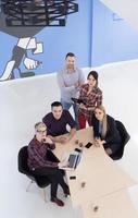 vista aérea del grupo de personas de negocios en reunión foto