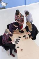 vista aérea del grupo de personas de negocios en reunión foto