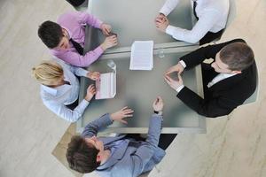 empresarios en reunión foto