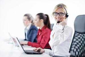 grupo de mujeres de negocios con auriculares foto