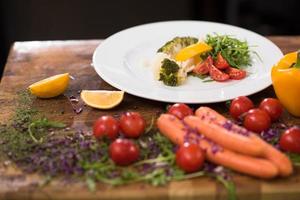 chef serving vegetable salad photo