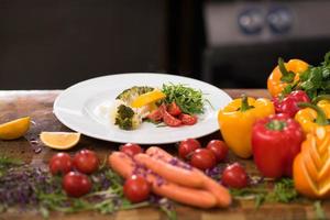 chef serving vegetable salad photo