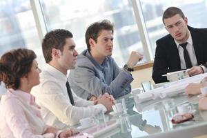 empresarios en reunión foto