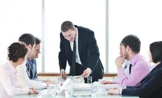 grupo de empresarios en reunión foto