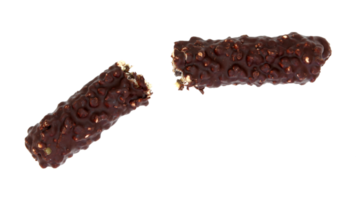 gâteaux enrobés de chocolat avec des noix concassées isolés sur un fichier png de fond transparent