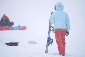 snowboarder en la nieve foto