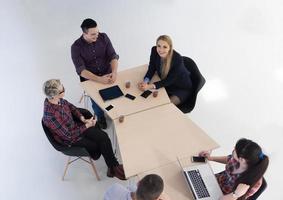 vista aérea del grupo de personas de negocios en reunión foto