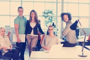 retrato de un equipo de negocios en una reunión foto