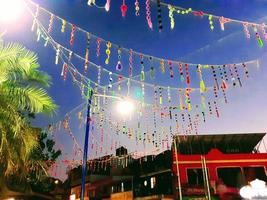 cielo nocturno de sayulita con pancartas mexicanas foto
